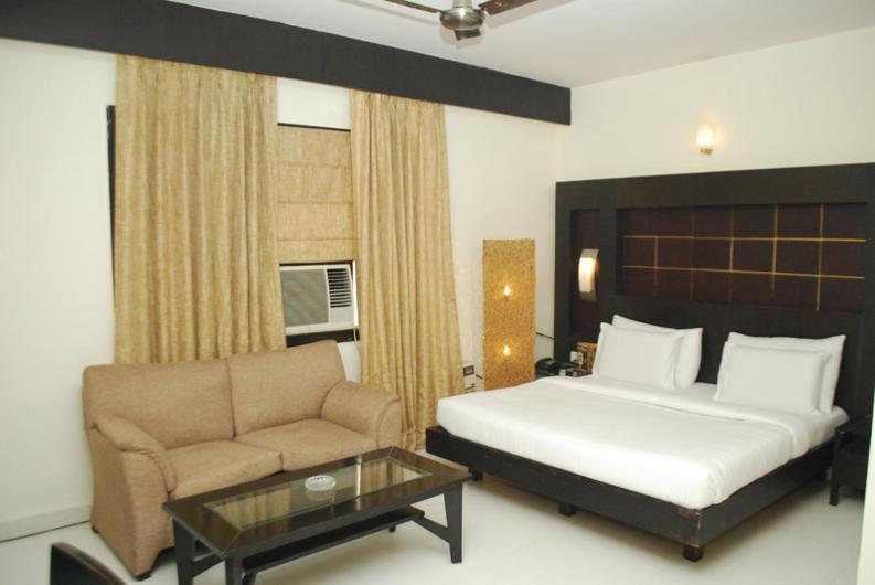Hotel Aman Deluxe Nueva Delhi Exterior foto
