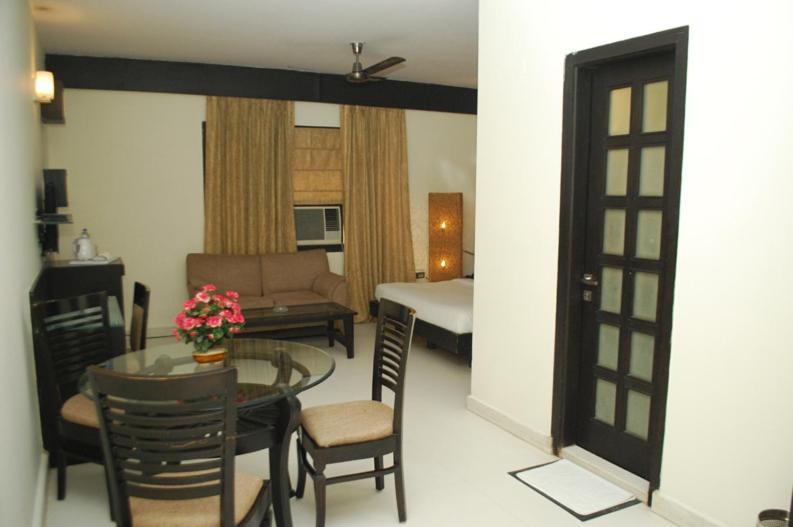 Hotel Aman Deluxe Nueva Delhi Exterior foto