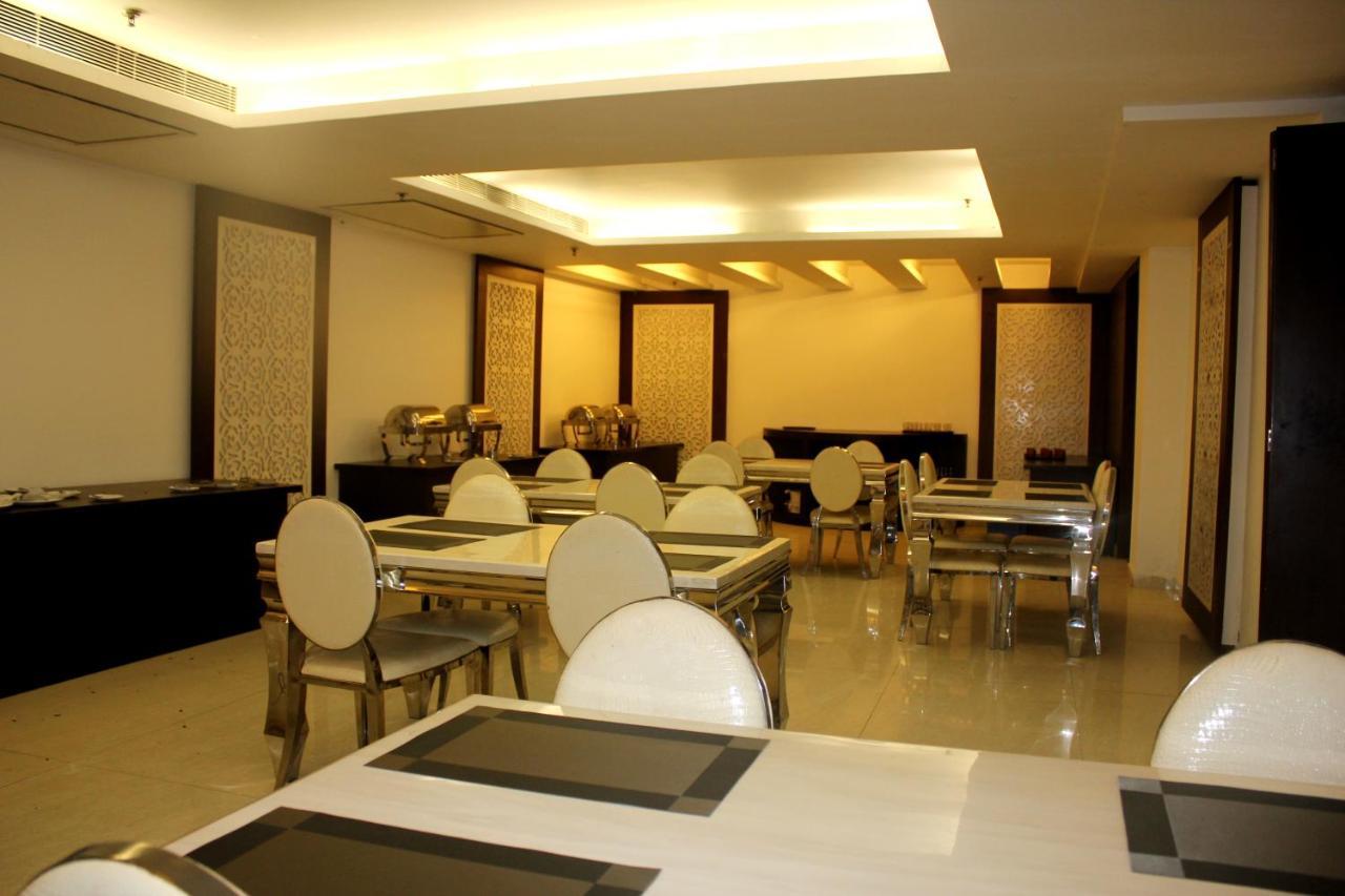 Hotel Aman Deluxe Nueva Delhi Exterior foto