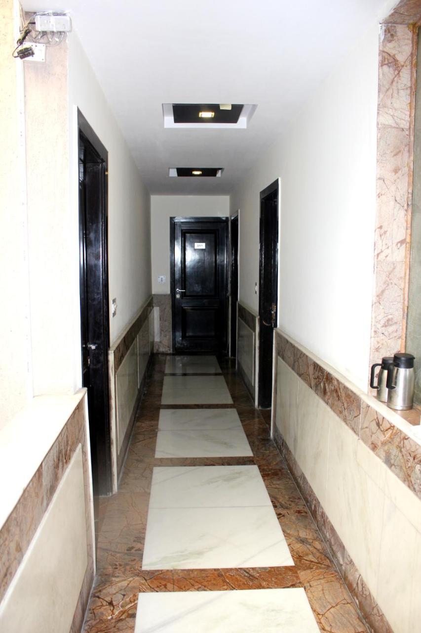 Hotel Aman Deluxe Nueva Delhi Exterior foto