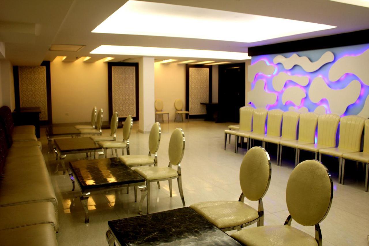 Hotel Aman Deluxe Nueva Delhi Exterior foto